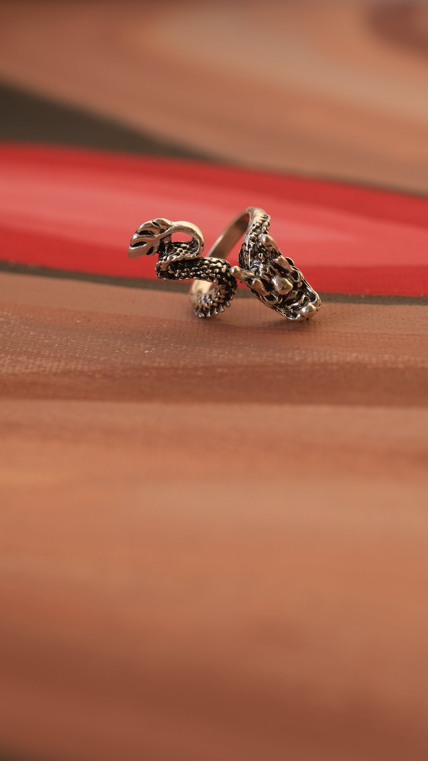 Y2K Dragon pattered ring