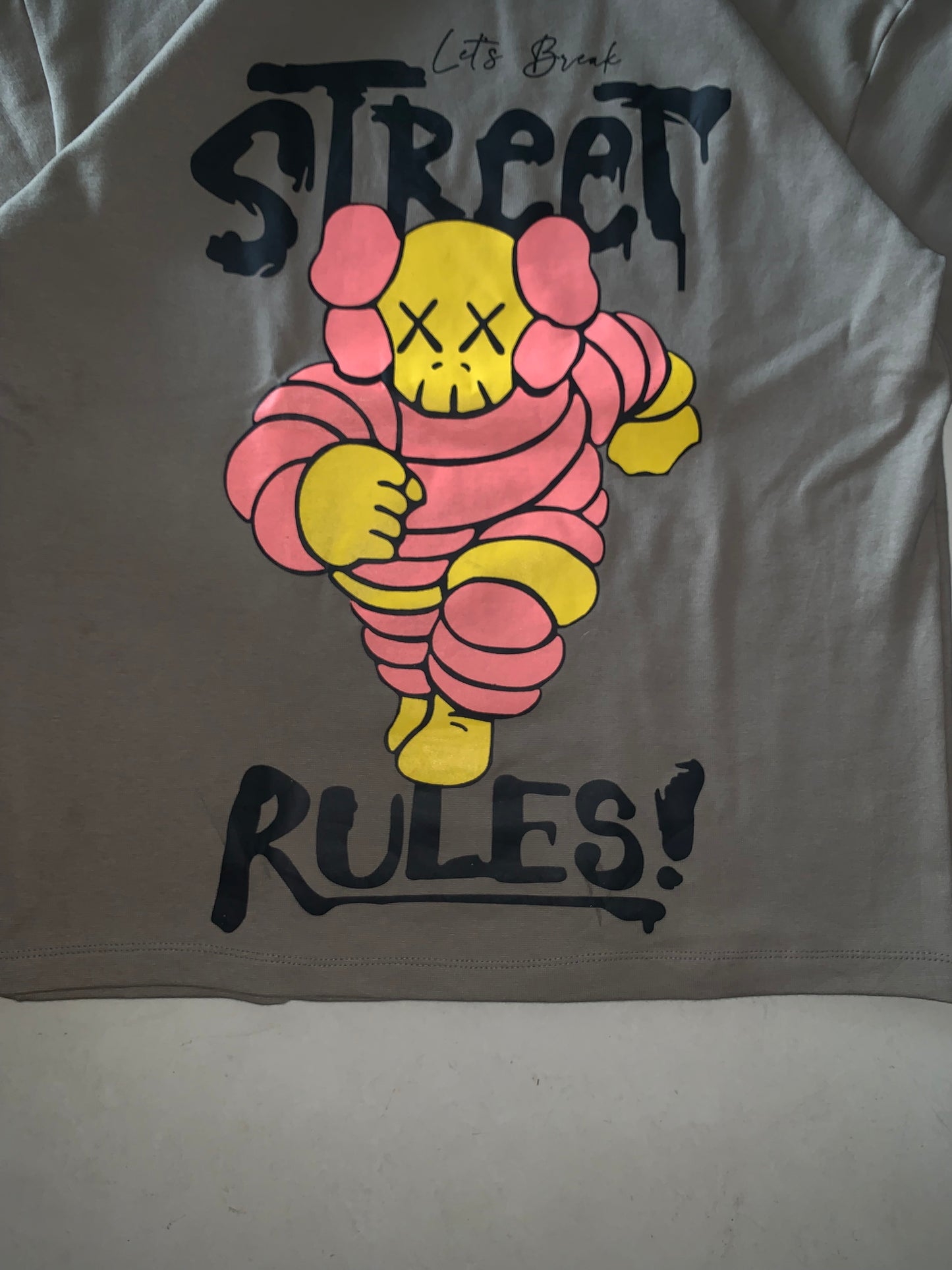kaws big graphich tee