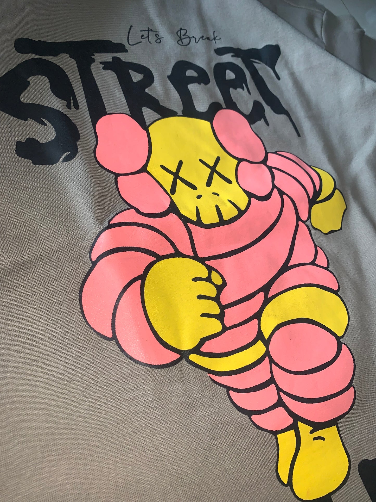 kaws big graphich tee
