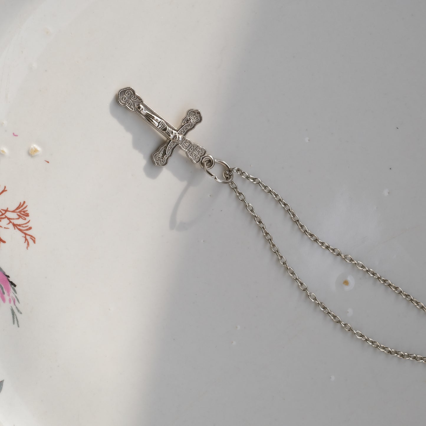 Basic Silver Cross Neckpiece