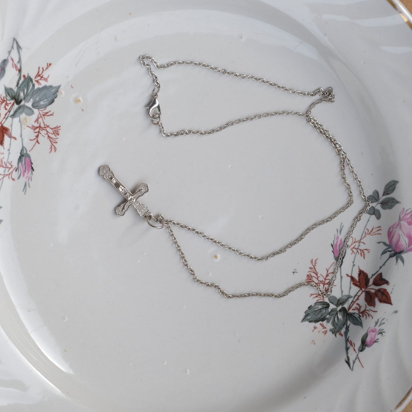 Basic Silver Cross Neckpiece