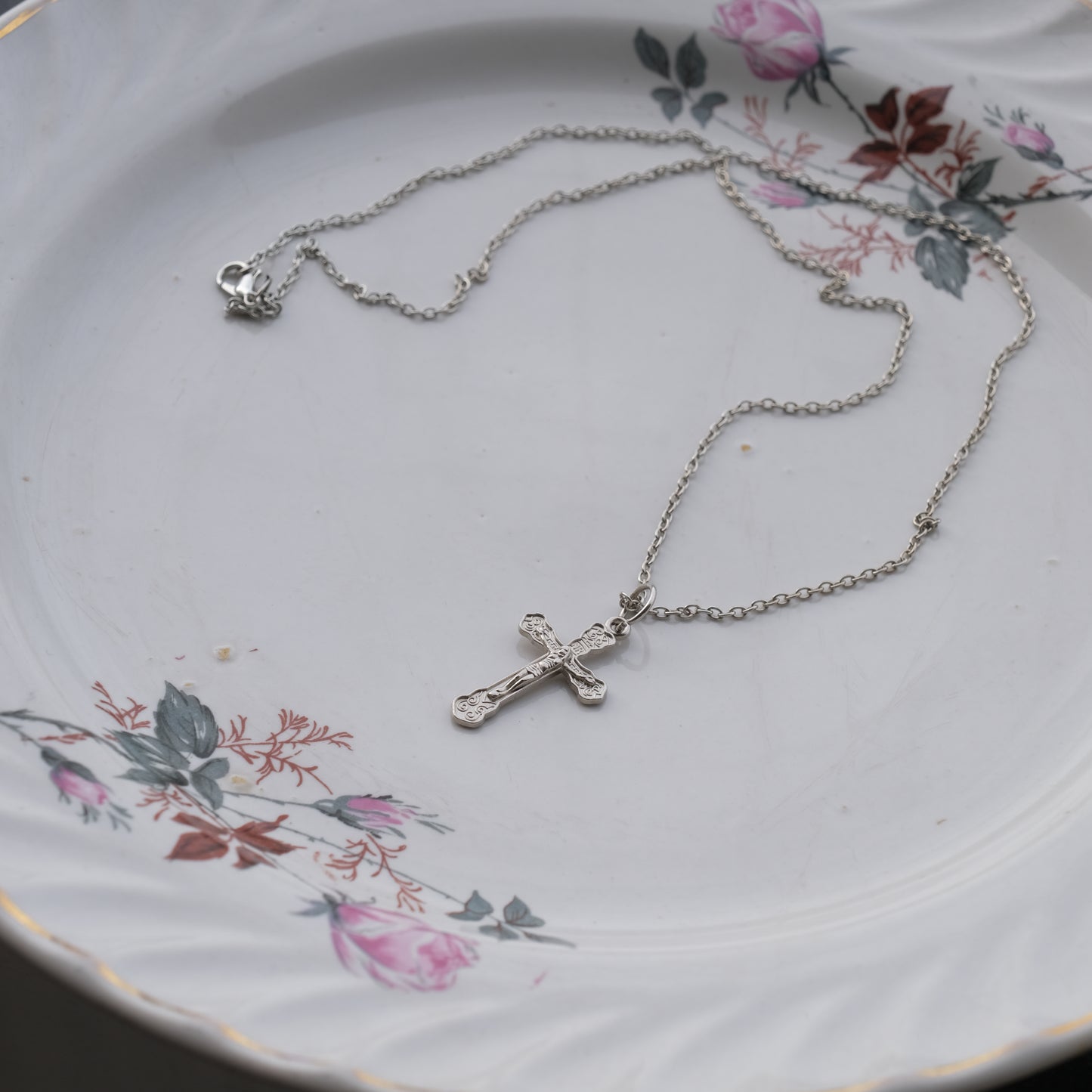 Basic Silver Cross Neckpiece